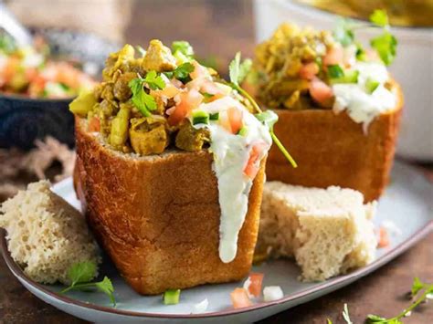  Bunny Chow: Spice-Infused Bread Bowl Overflowing with Aromatic Curry Delights!