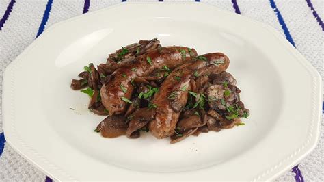  Salsiccia e Funghi:  A Delicious Symphony of Savory Sausage and Earthy Mushrooms!